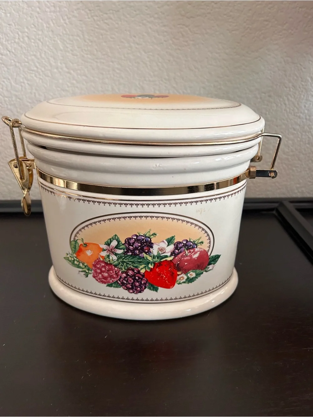Vintage Knott's Berry Farm Foods Ceramic Canister Oval Fruit Berry Locking Lid